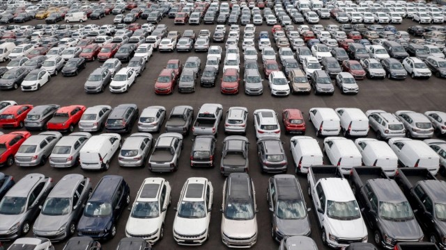 La venta de turismos usados cae el 3,3% en la Comunitat Valenciana en agosto y la de furgonetas, el 1,2%