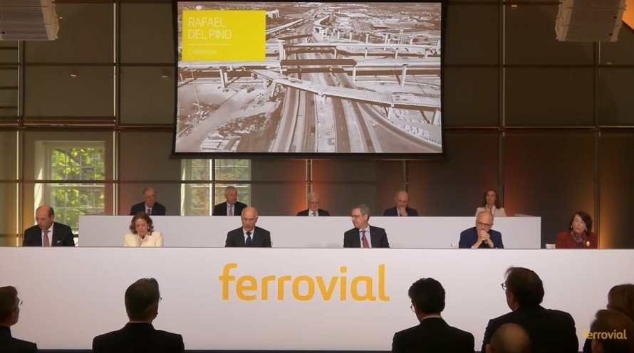 Ferrovial acentúa su caída bursátil ignorando (de momento) las masivas recomendaciones de compra