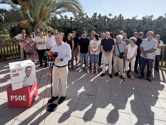 Héctor Díez lanza su candidatura a la Alcaldía de Elche arropado por todos los exalcaldes socialistas