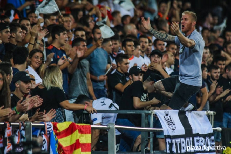 La Curva Nord protestará fuera de Mestalla en el choque contra el Barça hasta el minuto 19