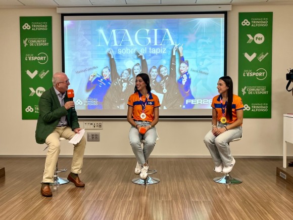 Magia sobre el tapiz Lucía Muñoz y Marina Cortelles llevan sus billetes olímpicos a la Fundación Trinidad Alfonso