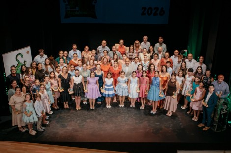 Castelló cierra el ciclo festivo de 2026 y despide a las reinas Clara Sanz y Ana Colón con sus cortes