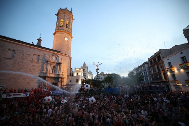 Burriana celebra la tradicional Entrada de Peñas y l’Esclafit de inicio a las Fiestas de la Misericordia
