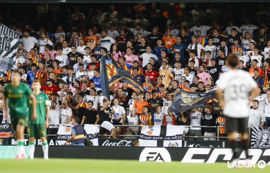 Mestalla recibe al Barça en plena tormenta