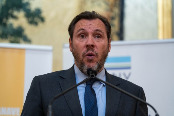 El Gobierno incorpora nuevas señales en la Red de Carreteras, adaptadas a vehículos eléctricos