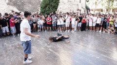 ¿Qué es farmear el aura? La nueva 'quedada' de los adolescentes para perder la vergüenza