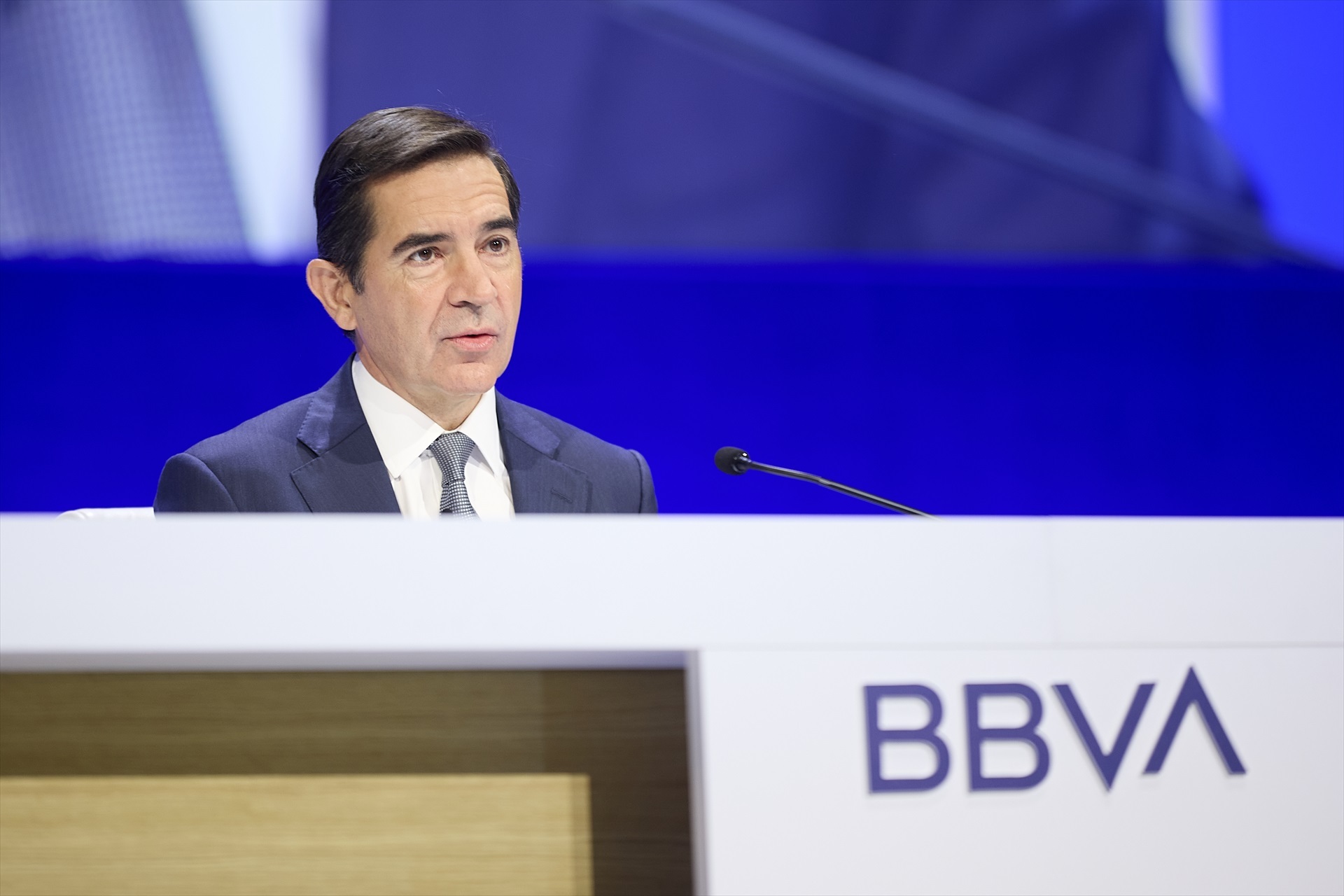 Los accionistas de BBVA dan luz verde a la ampliación de capital para la opa sobre Sabadell