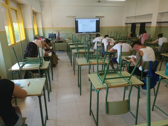 Hasta 680 personas mayores de 18 años de la Región realizan los exámenes para obtener el título de graduado en ESO