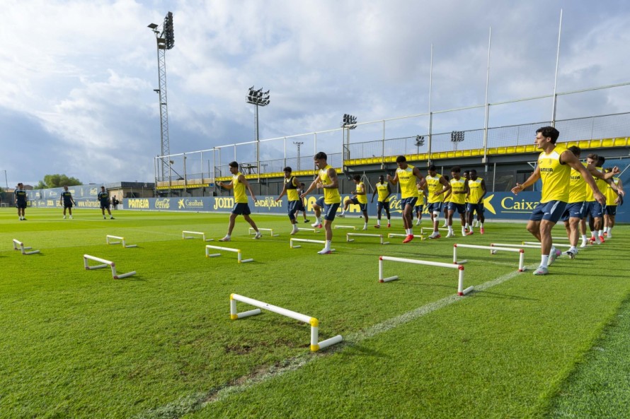 El Villarreal llega a la Champions con las posibles bajas de Foyth y Romero y muchas dudas