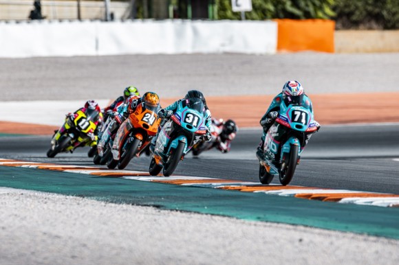Doblete de Carlos Cano en el festival del Aspar Team en las carreras de MotoJunior en el Circuit