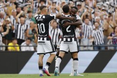 El Castellón da un recital ante el Albacete en la segunda parte y escala al liderato