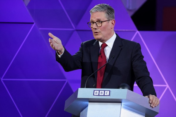 Los laboristas logran una aplastante victoria en las elecciones británicas con 410 escaños