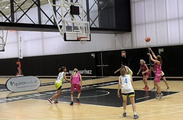  Quirónsalud se suma al torneo Over40Basket en su décimo aniversario, que se celebra en Valencia