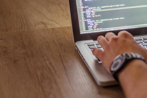 Desarrollador de software y técnico TIC, entre los profesionales digitales que más demanda la Comunitat
