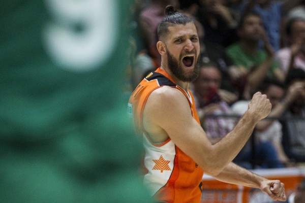 El Valencia Basket quiere repetir su sinfonía coral en Málaga para cerrar el cruce
