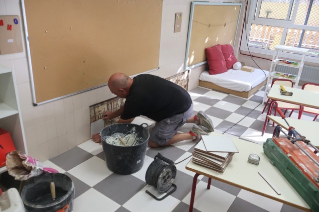 Novelda pone a punto sus colegios para el inicio de curso con obras de mantenimiento y mejoras