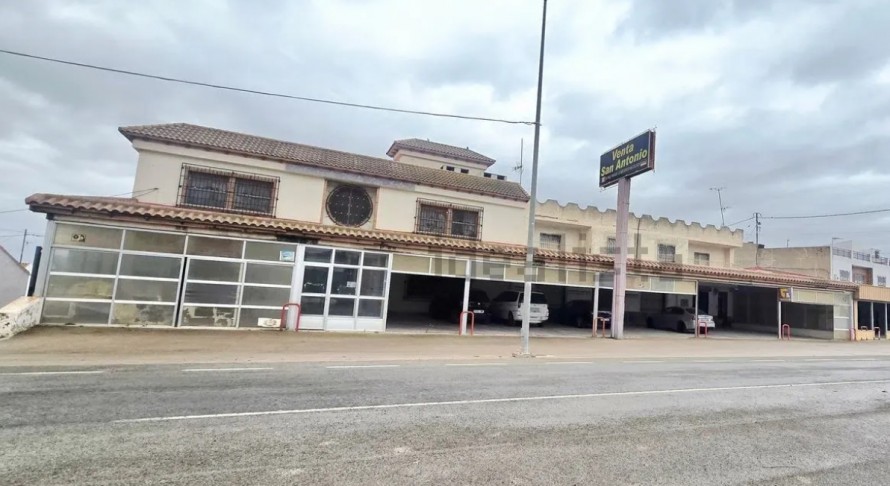 La icónica Venta San Antonio, un trozo de la historia de las carreteras murcianas, busca dueño por 390.000 euros