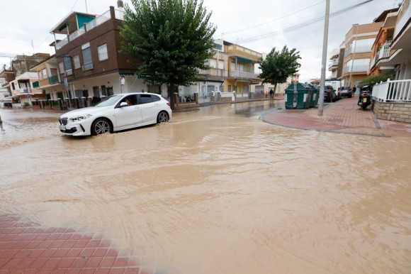 Los Alcázares pide no ir a recoger a los niños al colegio si se activa la alerta naranja por lluvias