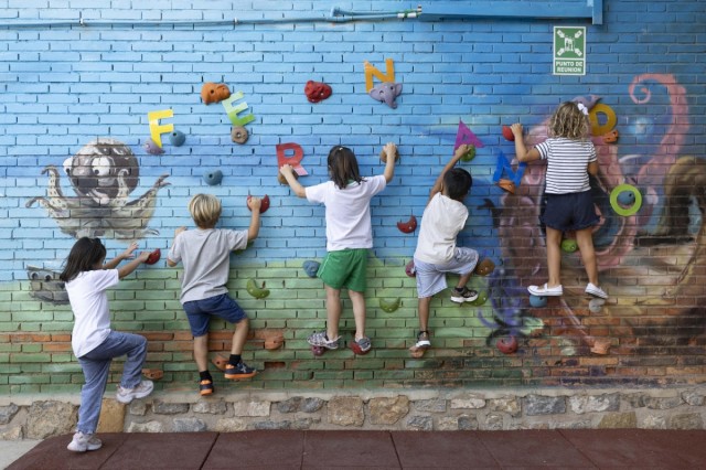 Nervios, ilusión, abrazos y música en la vuelta al cole: 140.000 niños de Infantil y Primaria comienzan el curso en la Región