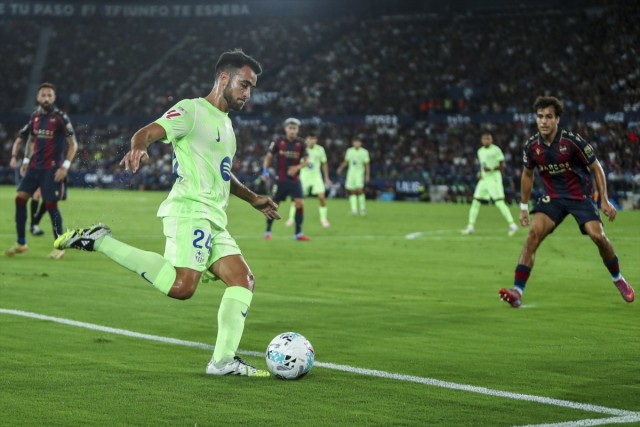Tres victorias del Levante y nueve del Barça en los diecisiete duelos en Primera