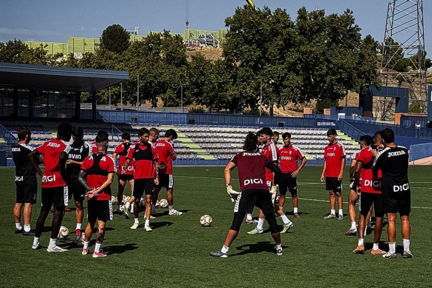 El Murcia, líder en Primera RFEF, aparca la Liga para superar ronda copera en La Palma