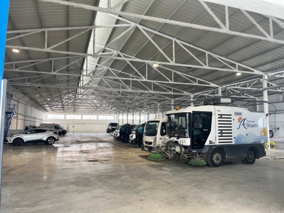 Alicante inyecta 2,2 millones para mejorar la logística del servicio de limpieza y reducir tiempos