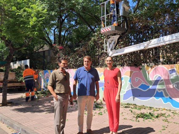De la poda de arbolado a los huertos escolares: Castelló pone a punto las zonas verdes de los colegios
