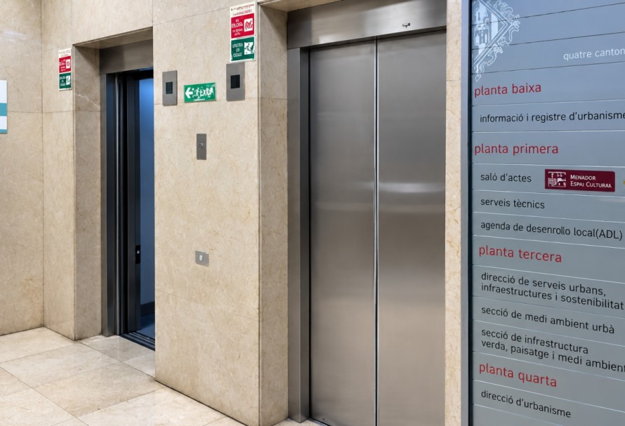El 'ajuste' de ascensores en 57 edificios municipales: dos firmas con sede en Castelló pujan por 482.500 €