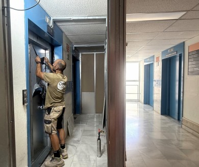 Sanidad destina un millón para renovar ascensores en centros sanitarios de Alicante