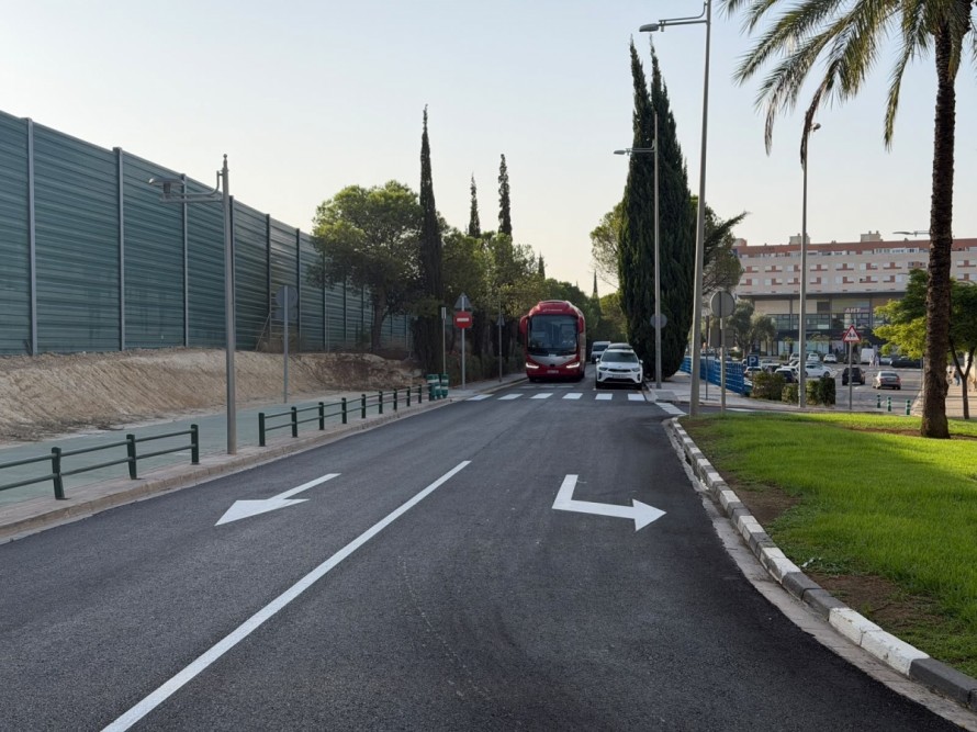Paterna pone a punto los entornos escolares con trabajos de asfaltado, señalización y limpieza para la vuelta al cole