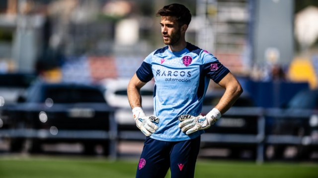 El Levante amplía el contrato del meta Alfonso Pastor hasta 2026
