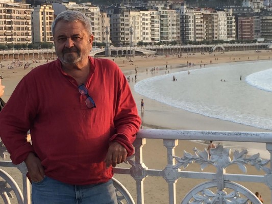 Muere Carles Miralles, productor valenciano y responsable del Autocine Drive In de Dénia 