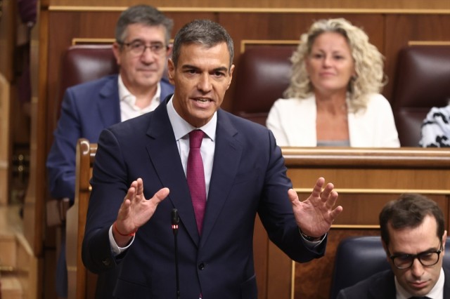 Sánchez admite preocupación por los resultados del informe PISA pero culpa a las CCAA del PP de no ejecutar los recursos