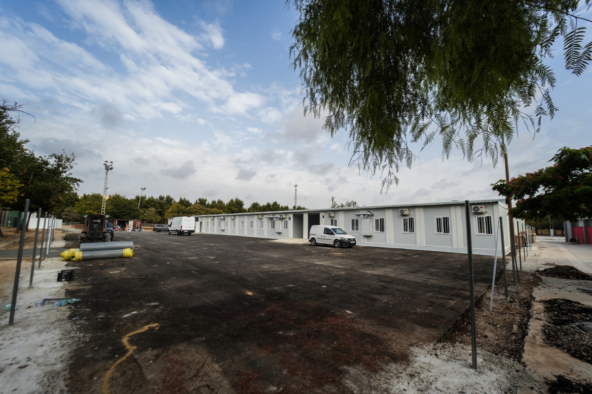 Aulas prefabricadas del CEIP Lluís Vives de Massanassa. - Foto: JORGE GIL/EP Aulas prefabricadas del CEIP Lluís Vives de Massanassa.
