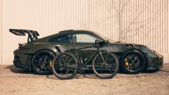 Dos pasiones, un color: una bicicleta inspirada en un Porsche 911 GT3 RS