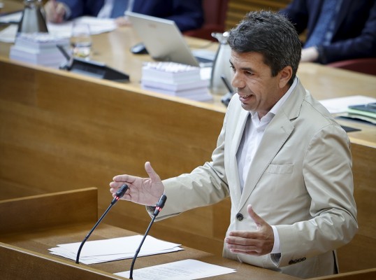 Mazón pide por carta a Sánchez una reunión para abordar la crisis de la automoción