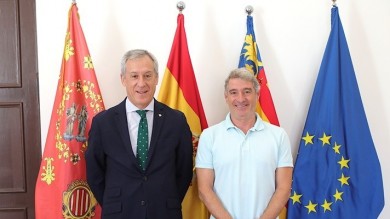 Eurocaja Rural comparte con Orihuela su modelo de negocio e implicación con la ciudad