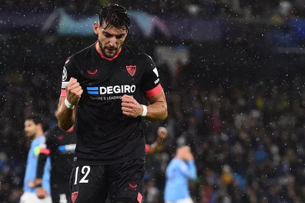 El Valencia aguarda una solución por Rafa Mir