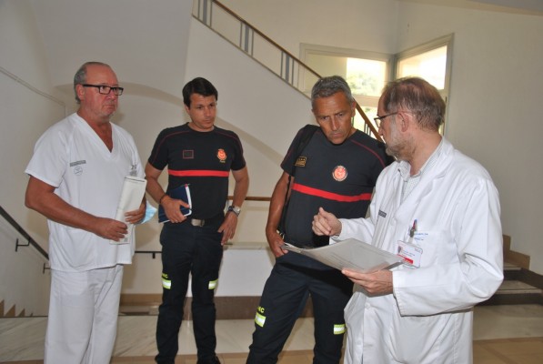 El Hospital de la Magdalena y los Bomberos de Castelló coordinan el nuevo Plan de Autoprotección