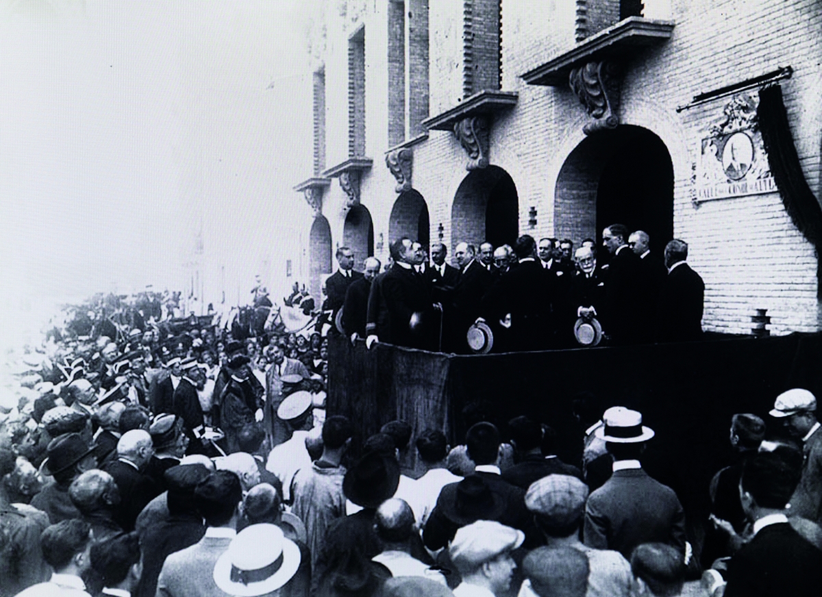 Imagen de la presentación de la placa al conde Altea. - Imagen de la presentación de la placa al conde Altea.