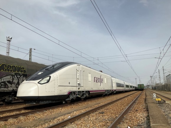 La presión de maquinistas obliga a Renfe a retirar los S106 de Madrid-Valencia para evitar las reducciones de velocidad