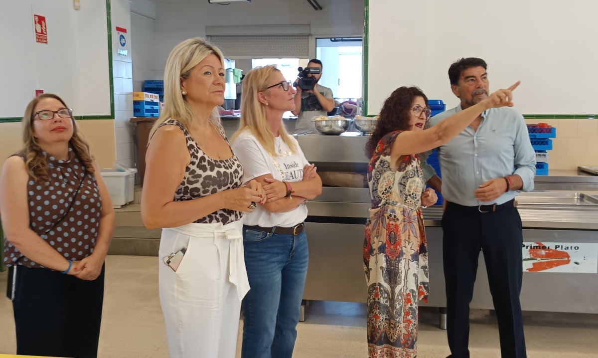 La visita al comedor del CEIP San Fernando de Alicante. - La visita al comedor del CEIP San Fernando de Alicante.