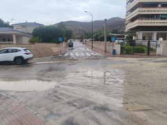 El Campello restituye la normalidad en las playas tras el episodio de lluvias intensas