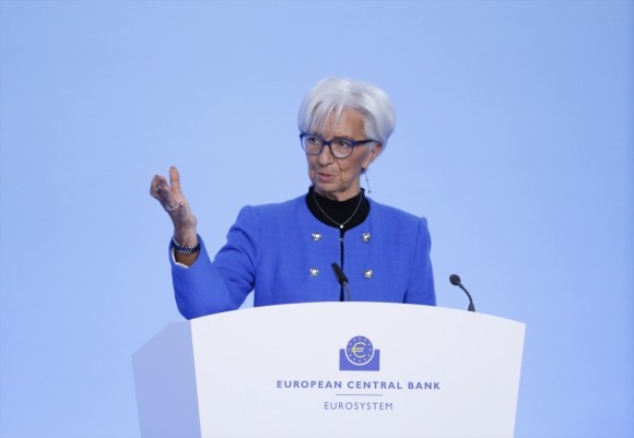 El BCE vuelve a encarecer el precio oficial del dinero en la Eurozona para frenar la inflación