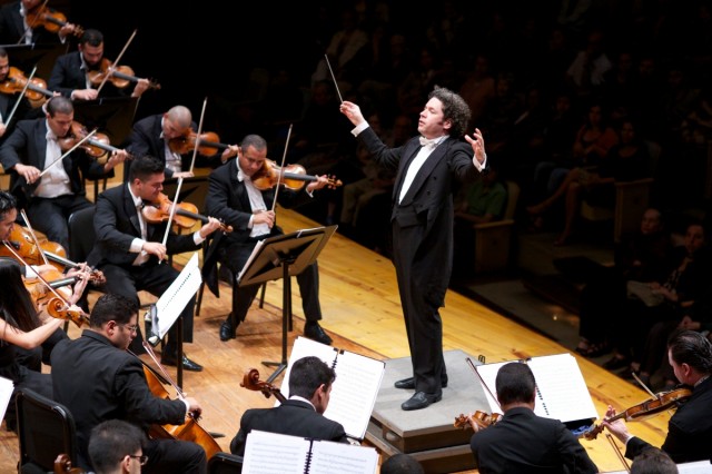 Gustavo Dudamel volverá a València en 2027 para un concierto solidario con Venezuela