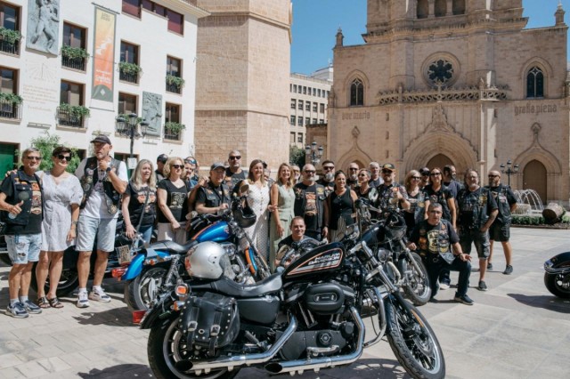 Castelló da la bienvenida en la plaza Mayor a los participantes de la 41.ª edición de Big Twin España