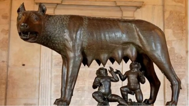 El Ayuntamiento abre la puerta a traer la Loba Capitolina a Cartagena: 