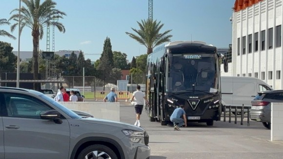 El Valencia CF viaja a Sevilla con la novedad de Justin de Haas 