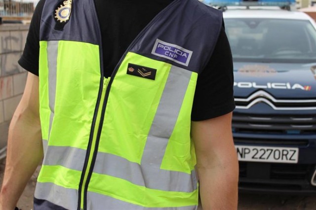 Se hacen pasar por policías y roban un tráiler en Alicante cargado con ropa de Inditex