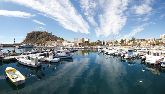 Comienzan las obras para renovar la línea subterránea de alta tensión del puerto pesquero-deportivo de Águilas